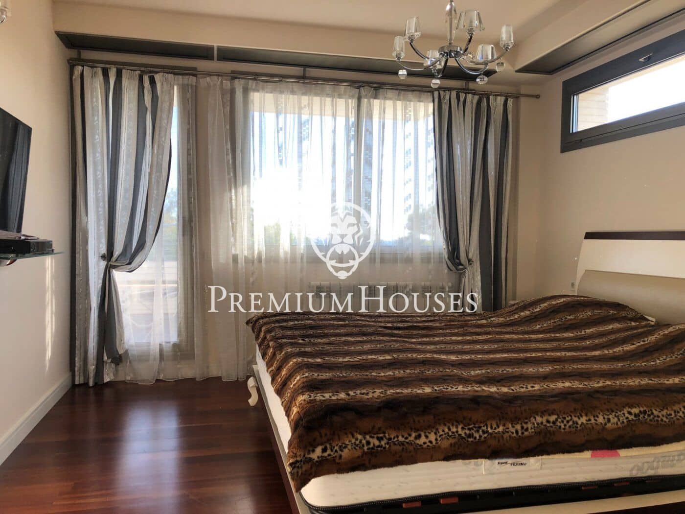 4 sypialnia Willa do wynajęcia w Sant Vicenc de Montalt z basenem garażem - 3 500 € (Ref: 9357473)