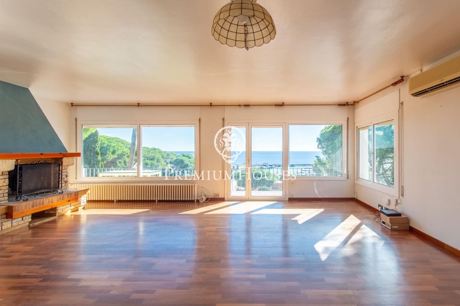 5 bedroom Villa for sale in Arenys de Mar - € 716,000 (Ref: 9367497)