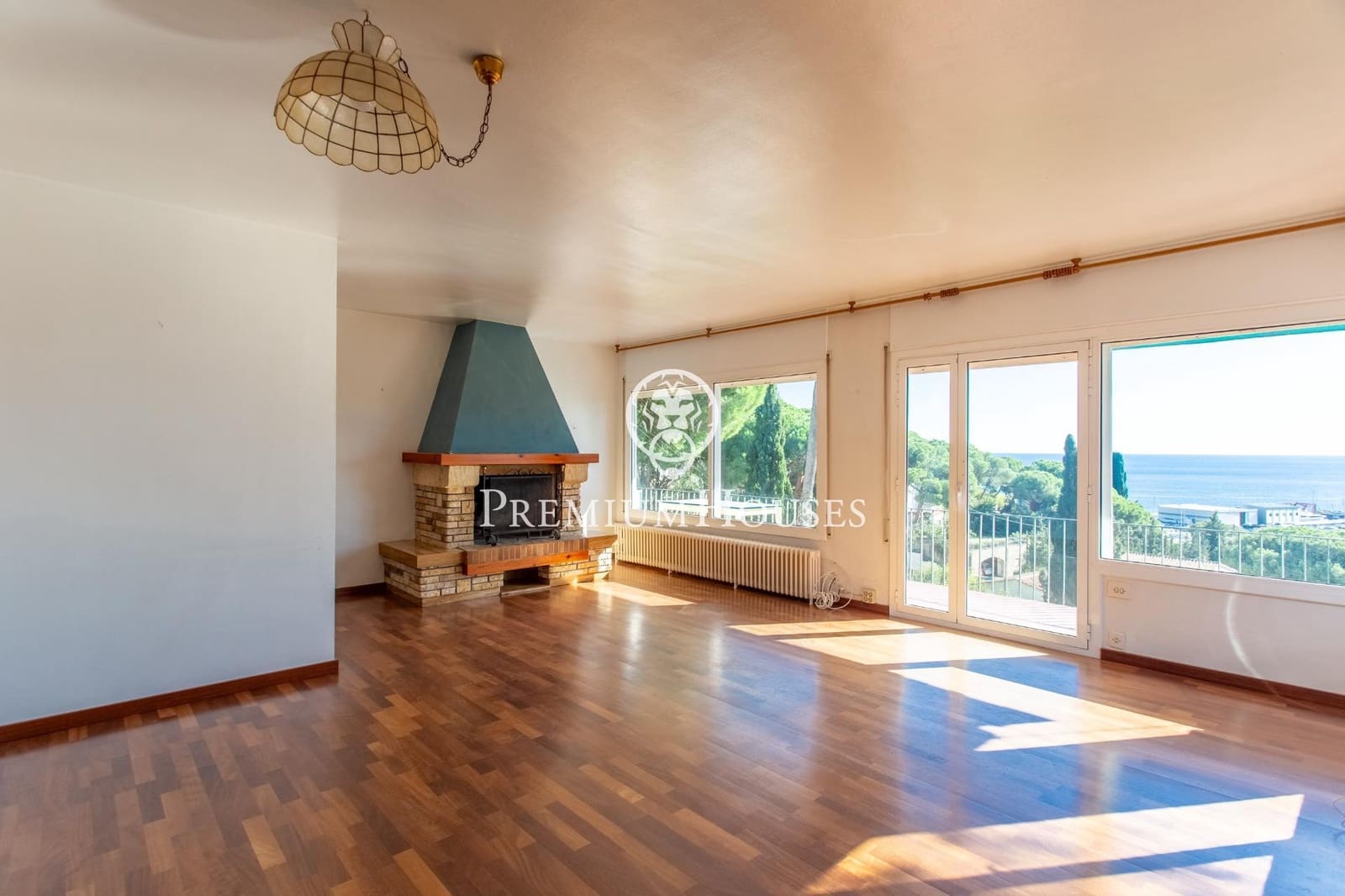 5 bedroom Villa for sale in Arenys de Mar - € 716,000 (Ref: 9367497)