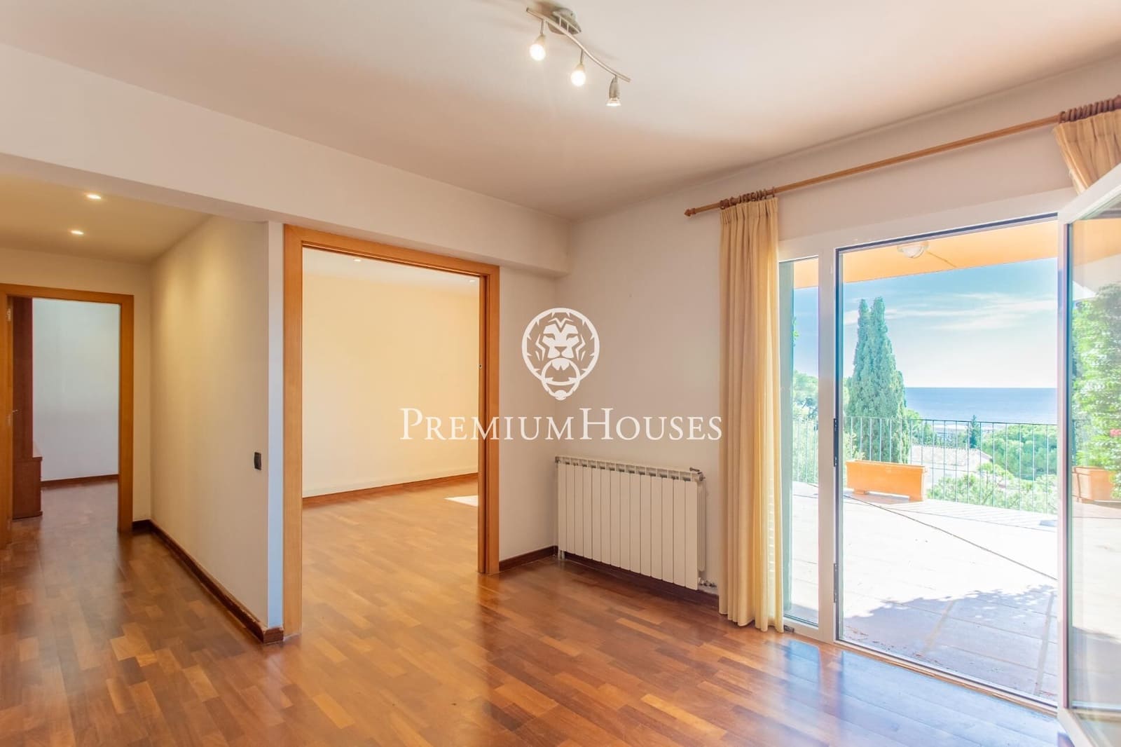 5 bedroom Villa for sale in Arenys de Mar - € 716,000 (Ref: 9367497)