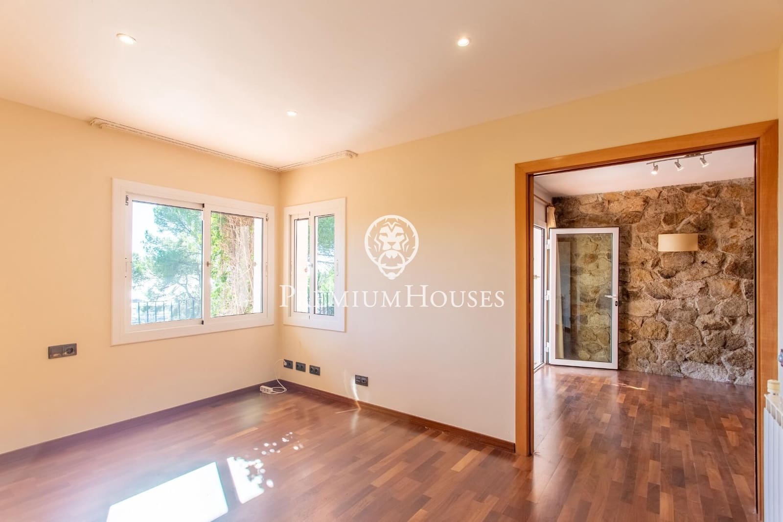 5 bedroom Villa for sale in Arenys de Mar - € 716,000 (Ref: 9367497)