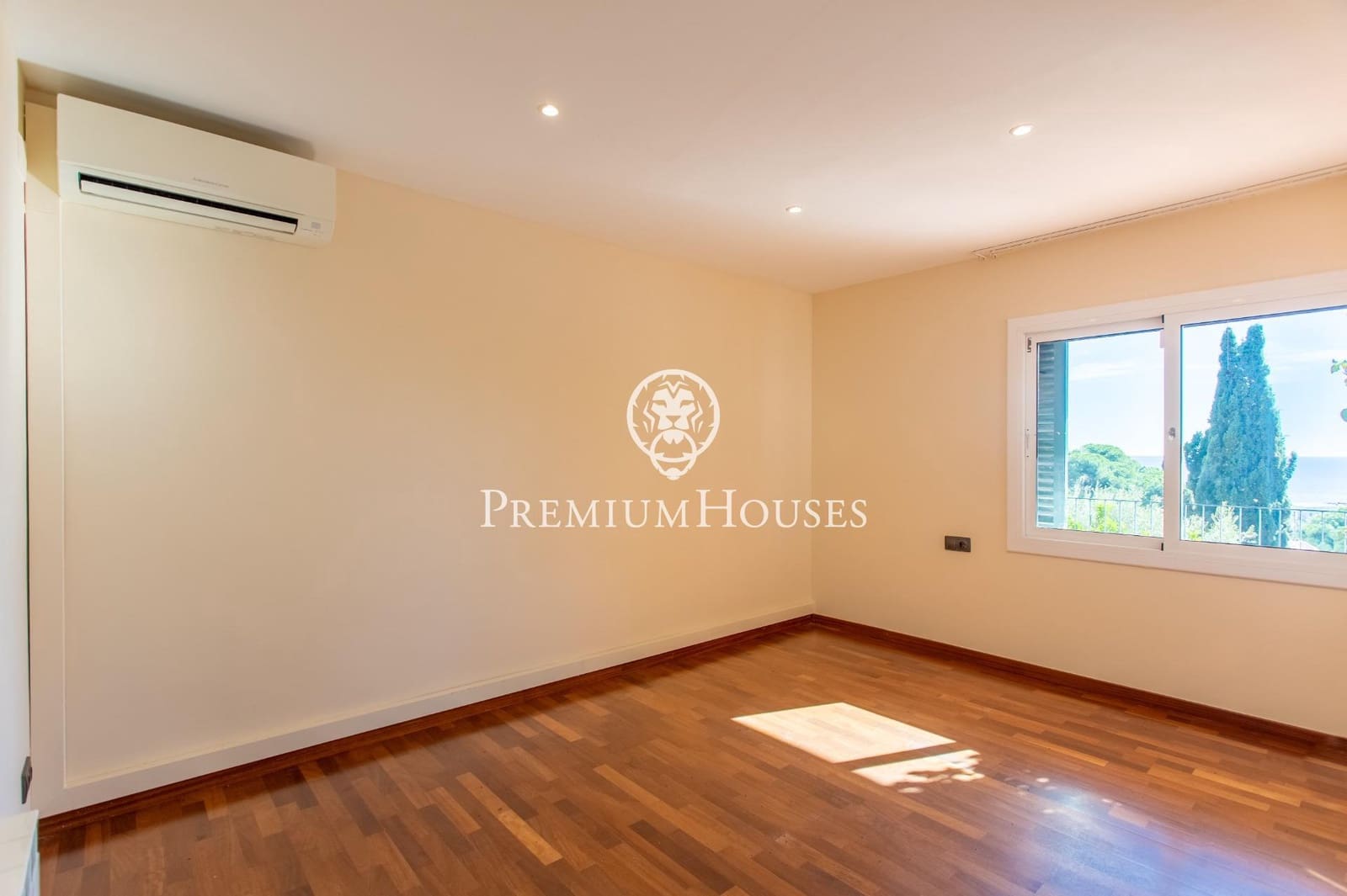 5 bedroom Villa for sale in Arenys de Mar - € 716,000 (Ref: 9367497)