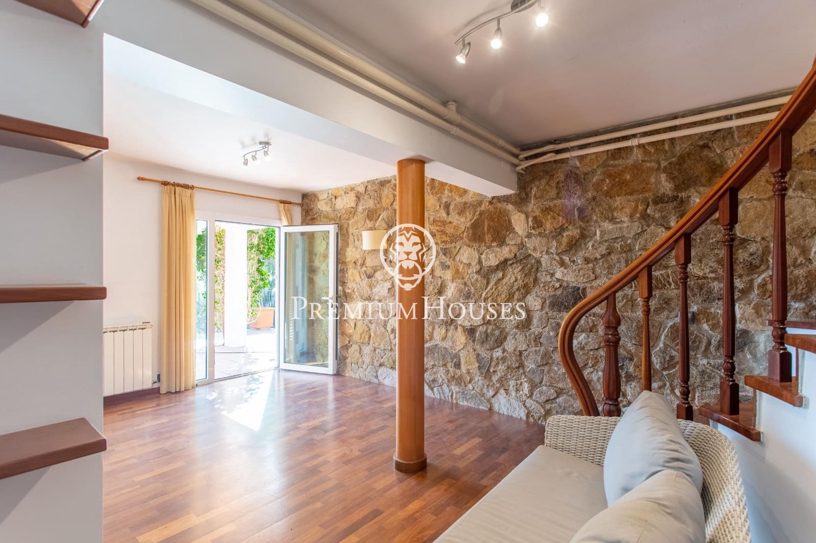 5 bedroom Villa for sale in Arenys de Mar - € 716,000 (Ref: 9367497)