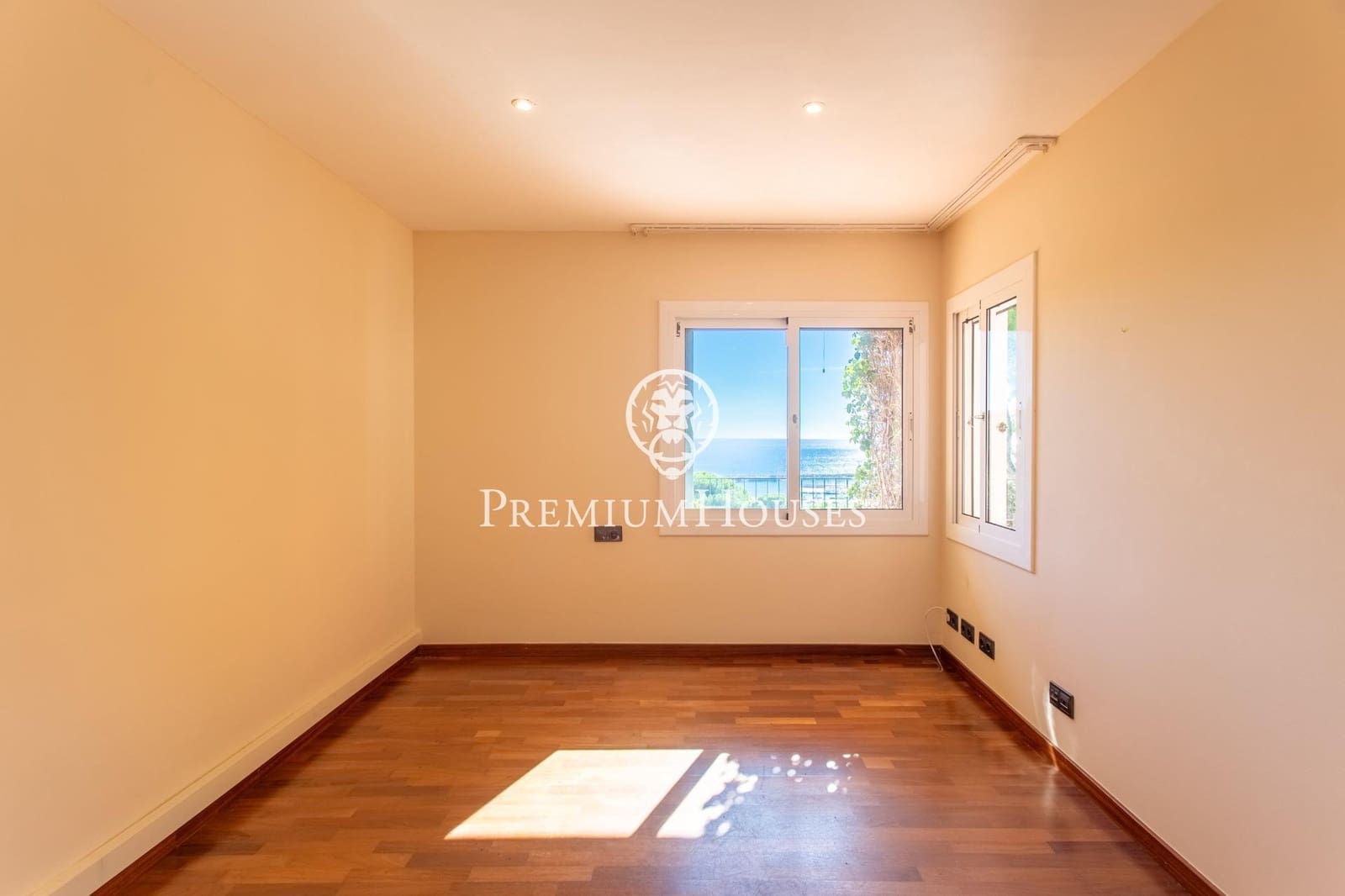 5 bedroom Villa for sale in Arenys de Mar - € 716,000 (Ref: 9367497)