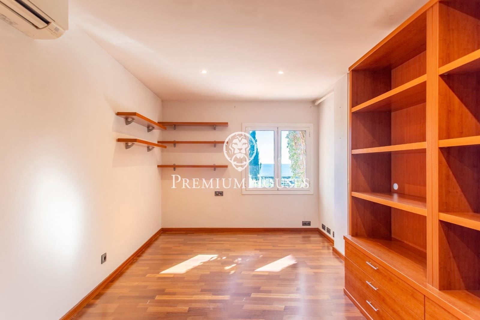 5 bedroom Villa for sale in Arenys de Mar - € 716,000 (Ref: 9367497)