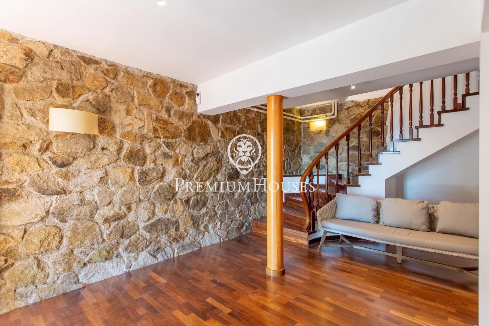 5 bedroom Villa for sale in Arenys de Mar - € 716,000 (Ref: 9367497)