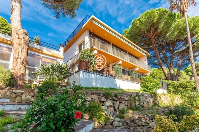 5 bedroom Villa for sale in Arenys de Mar - € 716,000 (Ref: 9367497)