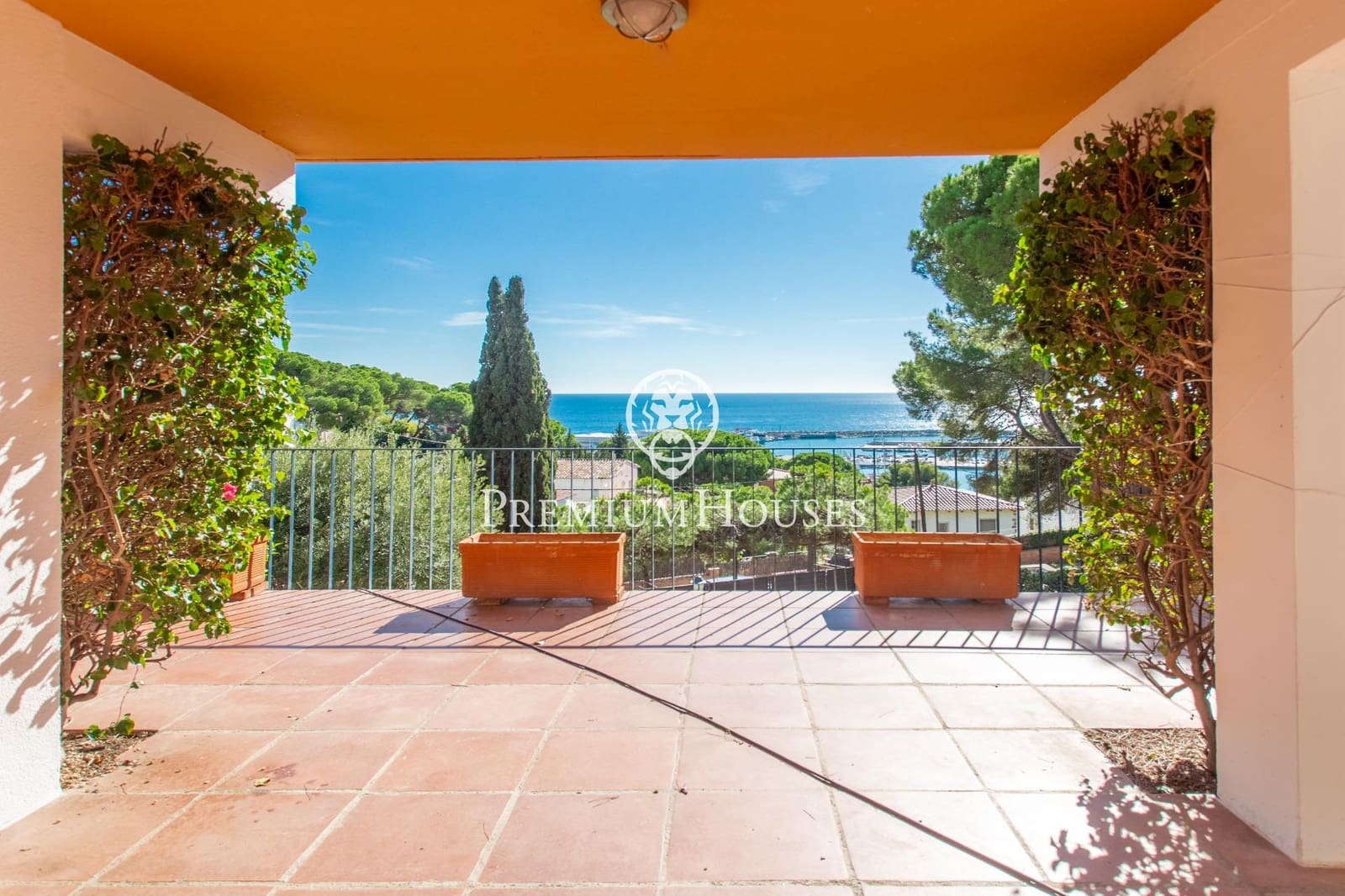 5 bedroom Villa for sale in Arenys de Mar - € 716,000 (Ref: 9367497)
