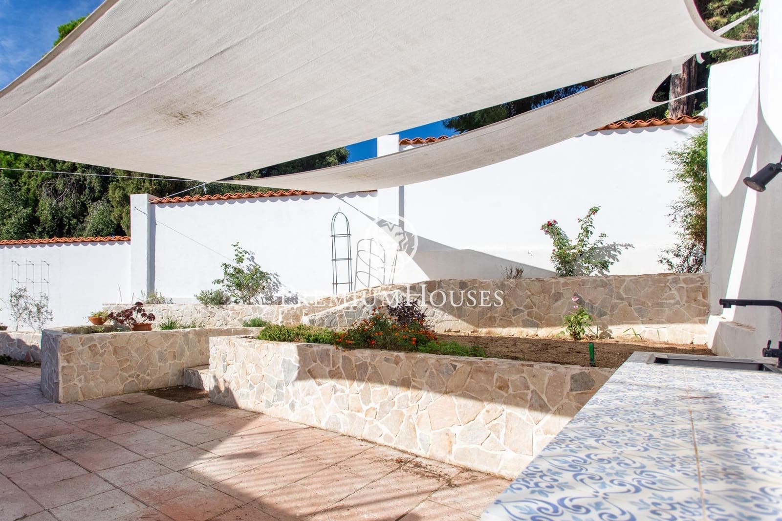 5 bedroom Villa for sale in Arenys de Mar - € 716,000 (Ref: 9367497)