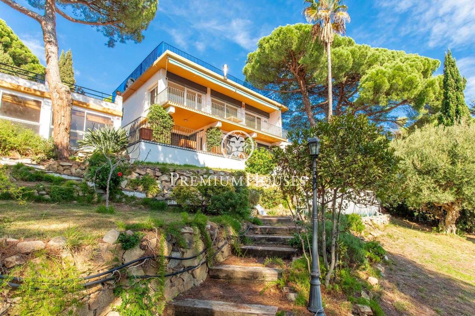 5 bedroom Villa for sale in Arenys de Mar - € 716,000 (Ref: 9367497)