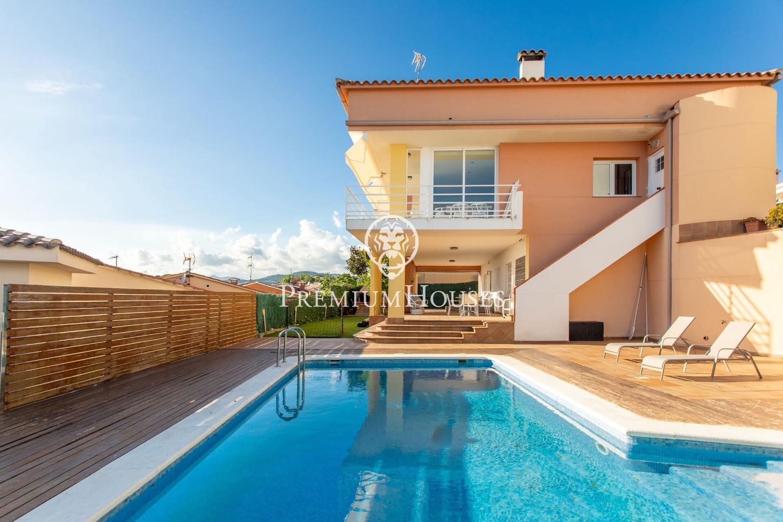 5 bedroom Villa for sale in Sant Pol de Mar with pool - € 1,100,000 (Ref: 9367498)
