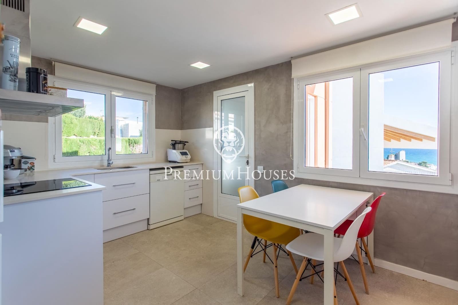 5 bedroom Villa for sale in Sant Pol de Mar with pool - € 1,100,000 (Ref: 9367498)
