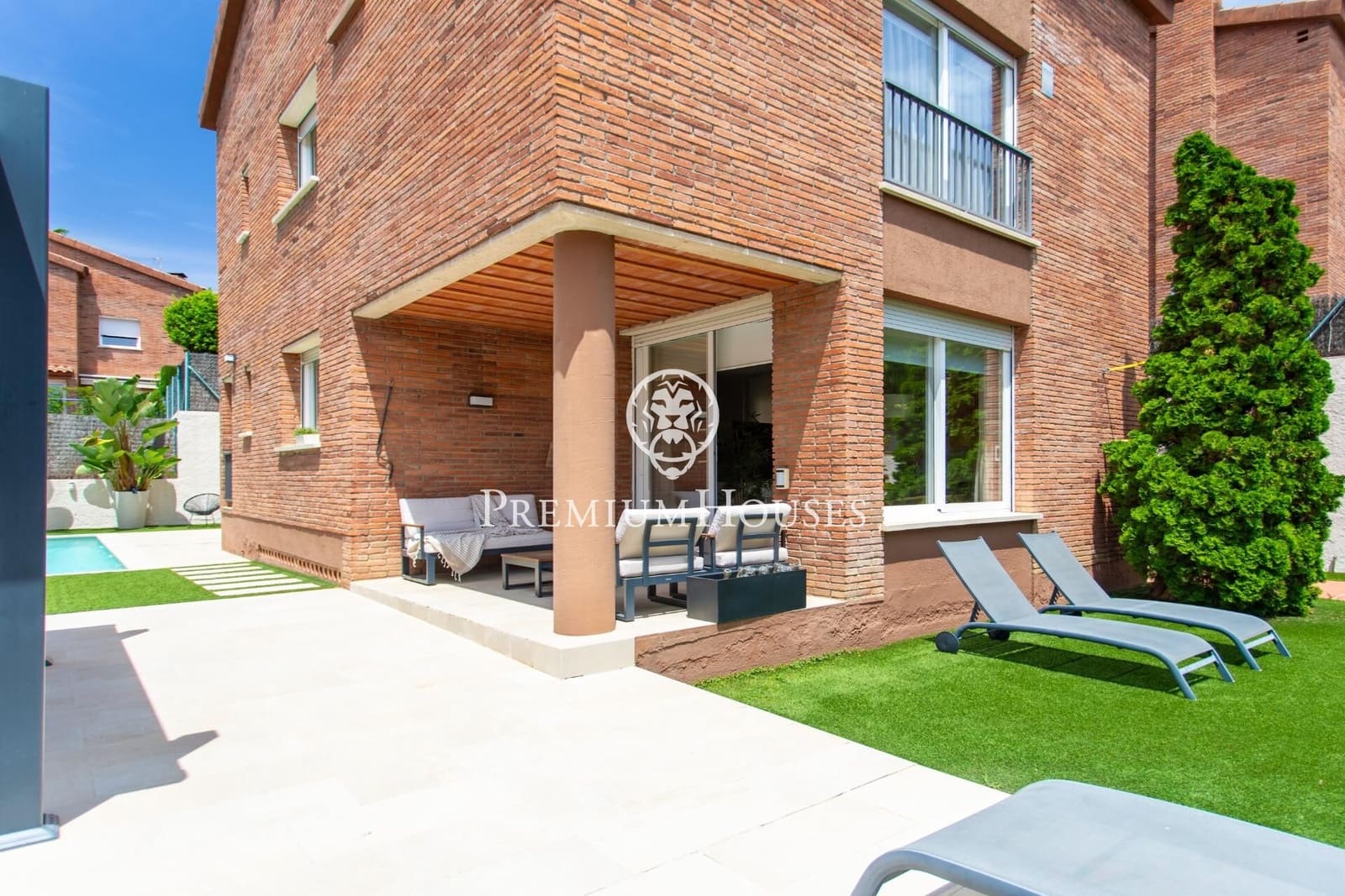 4 sypialnia Willa na sprzedaż w El Masnou z basenem garażem - 1 320 000 € (Ref: 9374019)