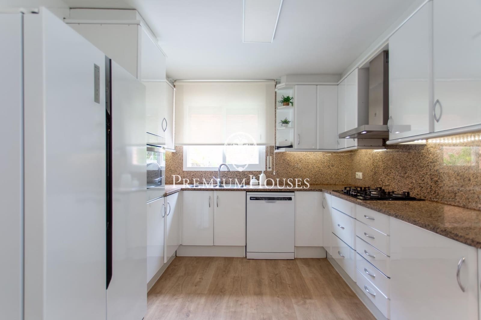 4 sypialnia Willa na sprzedaż w El Masnou z basenem garażem - 1 320 000 € (Ref: 9374019)