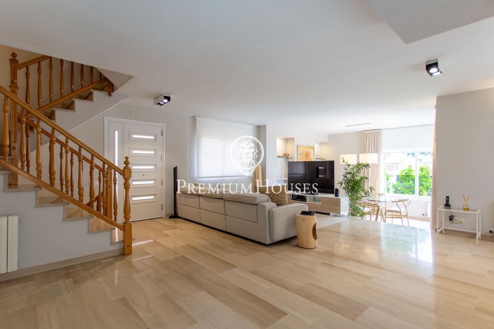 4 sypialnia Willa na sprzedaż w El Masnou z basenem garażem - 1 320 000 € (Ref: 9374019)