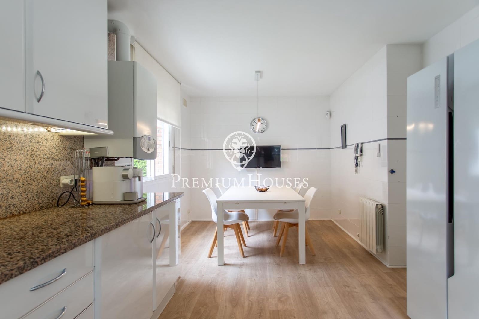 4 sypialnia Willa na sprzedaż w El Masnou z basenem garażem - 1 320 000 € (Ref: 9374019)