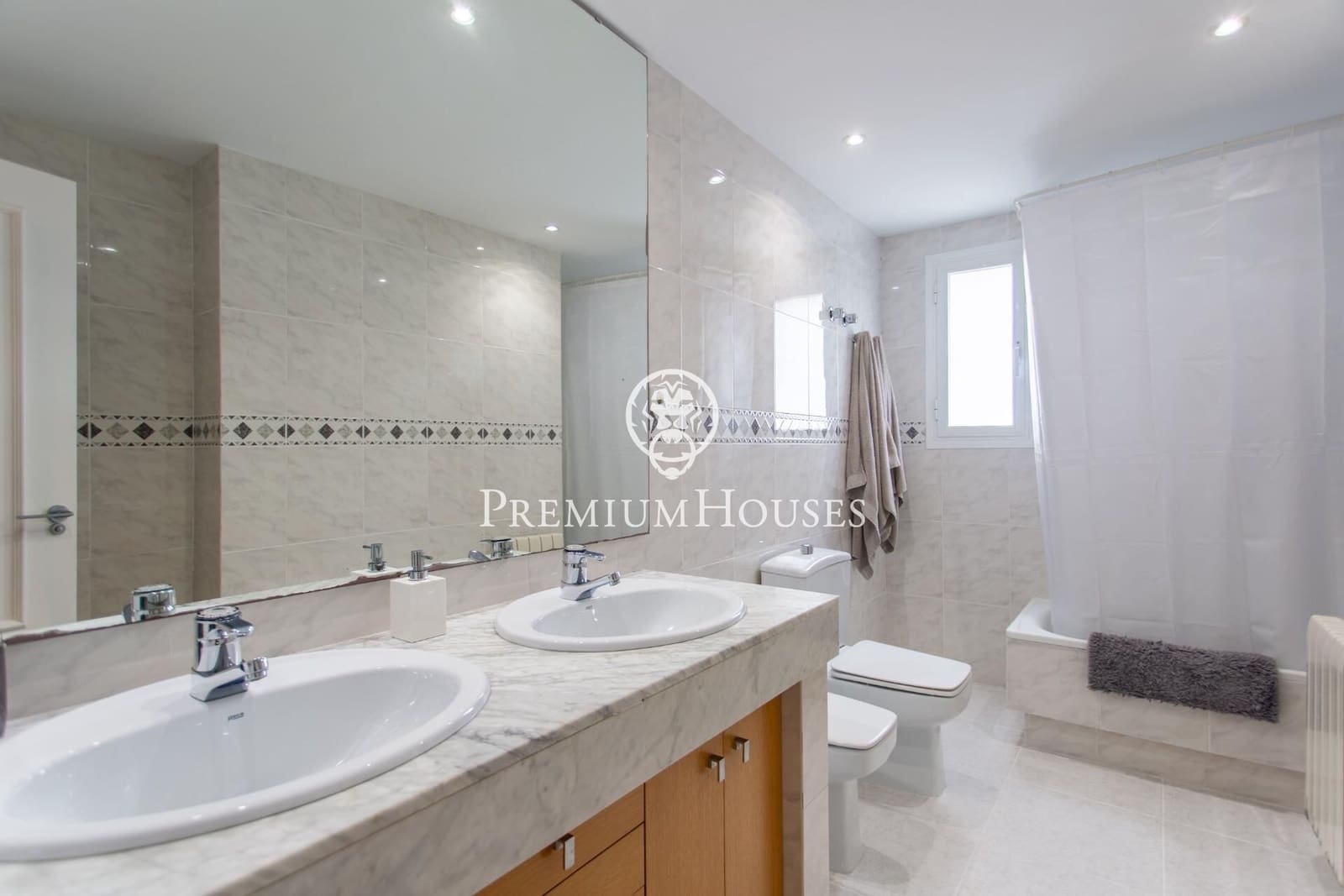 4 sypialnia Willa na sprzedaż w El Masnou z basenem garażem - 1 320 000 € (Ref: 9374019)