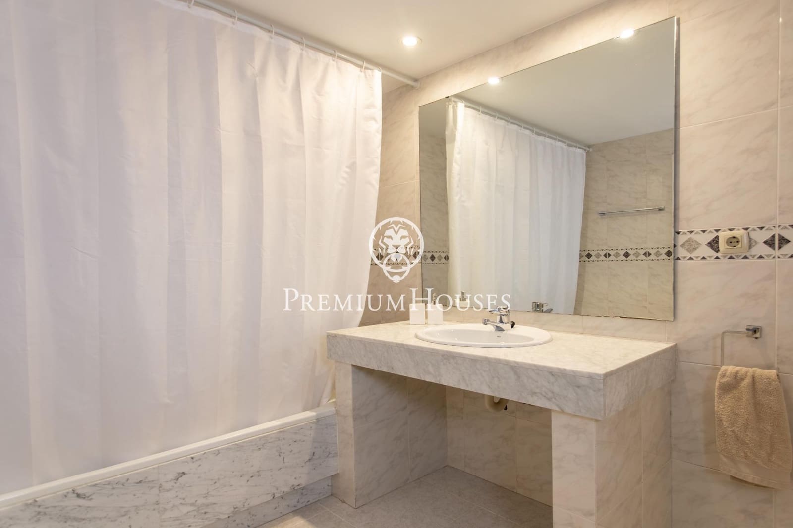 4 sypialnia Willa na sprzedaż w El Masnou z basenem garażem - 1 320 000 € (Ref: 9374019)