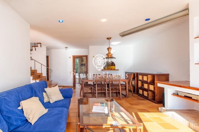 4 makuuhuone Rivitalo myytävänä paikassa Sant Pol de Mar mukana uima-altaan 
autotalli - 550 000 € (Ref: 9379014)