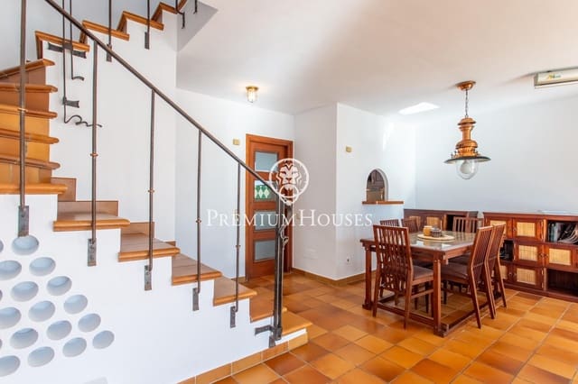 4 makuuhuone Rivitalo myytävänä paikassa Sant Pol de Mar mukana uima-altaan 
autotalli - 550 000 € (Ref: 9379014)