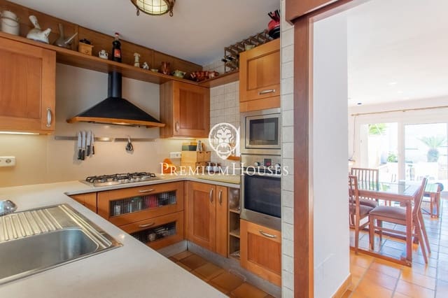 4 makuuhuone Rivitalo myytävänä paikassa Sant Pol de Mar mukana uima-altaan 
autotalli - 550 000 € (Ref: 9379014)