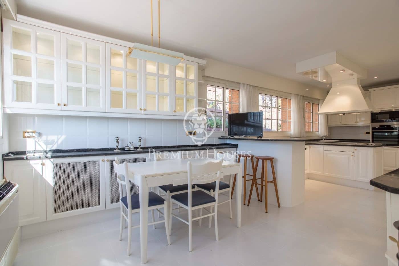 6 soveværelse Villa til salg i Alella med swimmingpool garage - € 3.950.000 (Ref: 9382830)