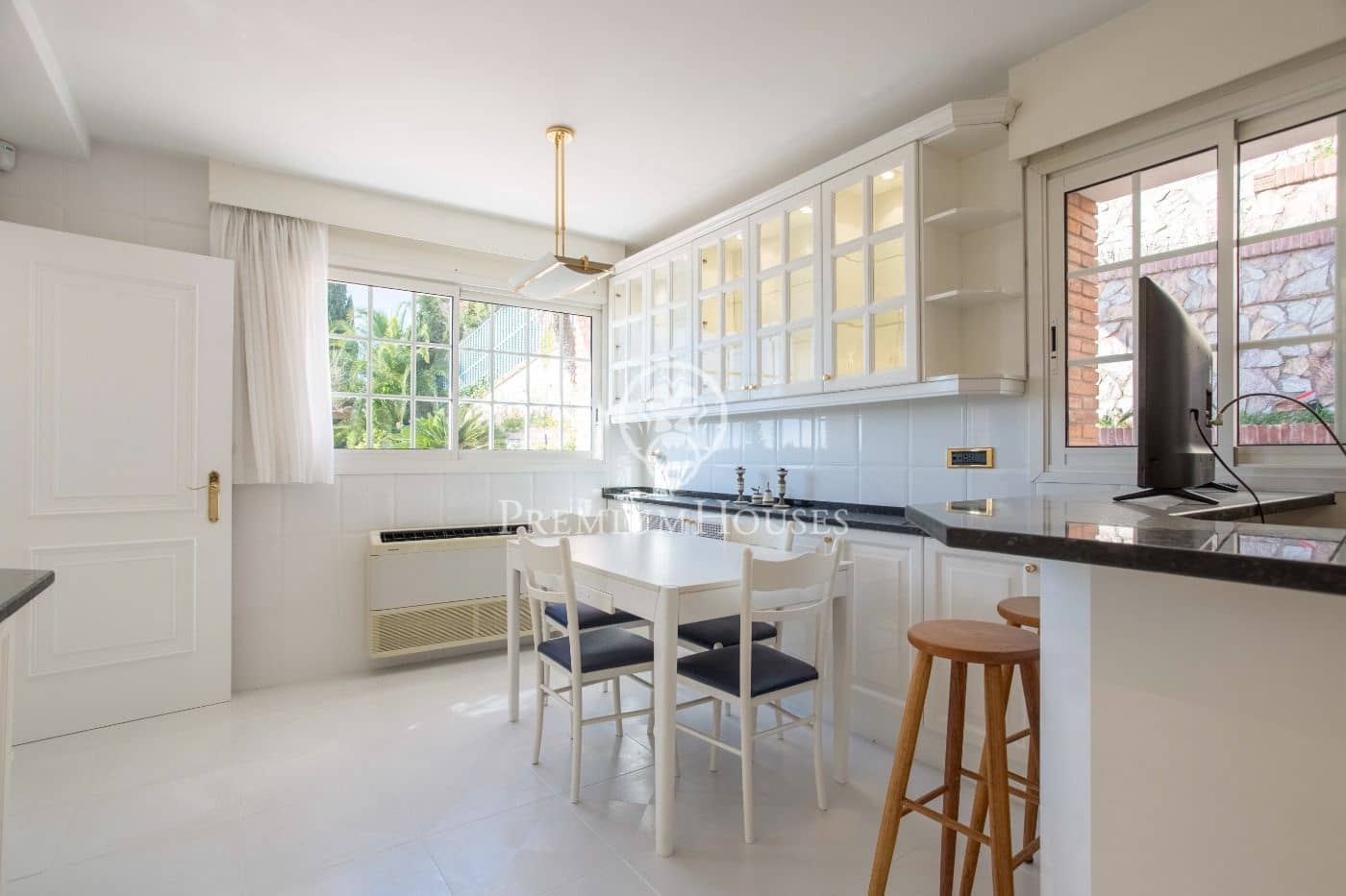 6 soveværelse Villa til salg i Alella med swimmingpool garage - € 3.950.000 (Ref: 9382830)