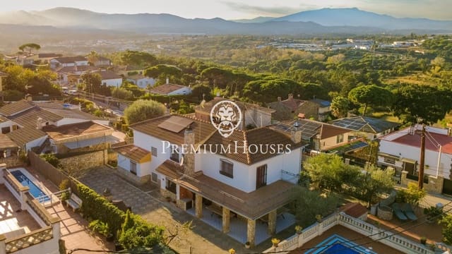 7 bedroom Villa for sale in Tordera with pool garage - € 500,000 (Ref: 9385595)