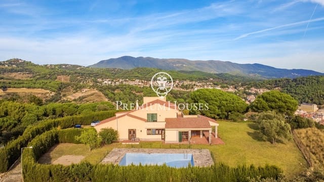 6 soveværelse Finca/Landehus til salg i Arenys de Munt med swimmingpool garage - € 795.000 (Ref: 9390863)