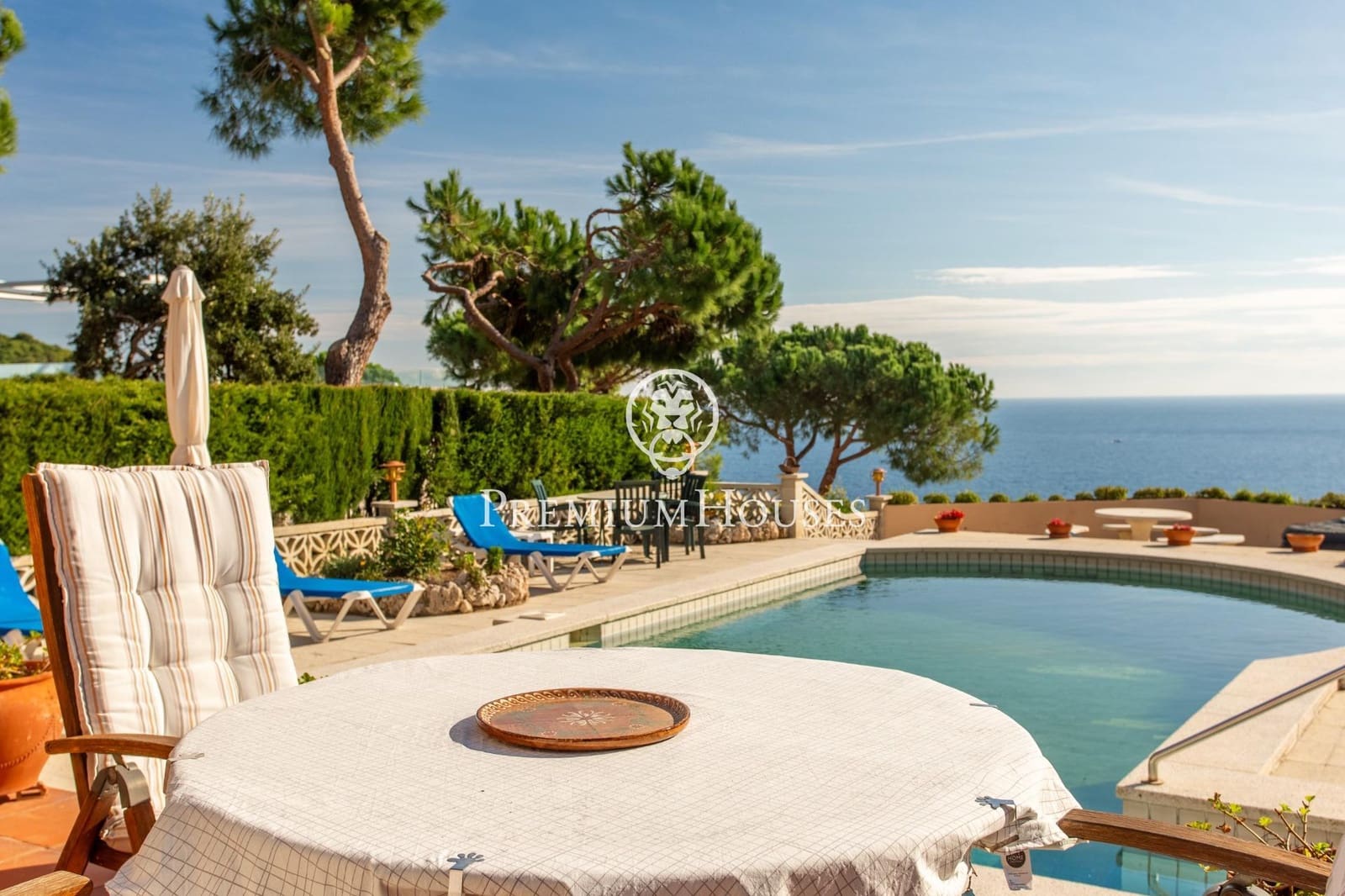 4 bedroom Villa for sale in Lloret de Mar with pool garage - € 1,890,000 (Ref: 9400925)