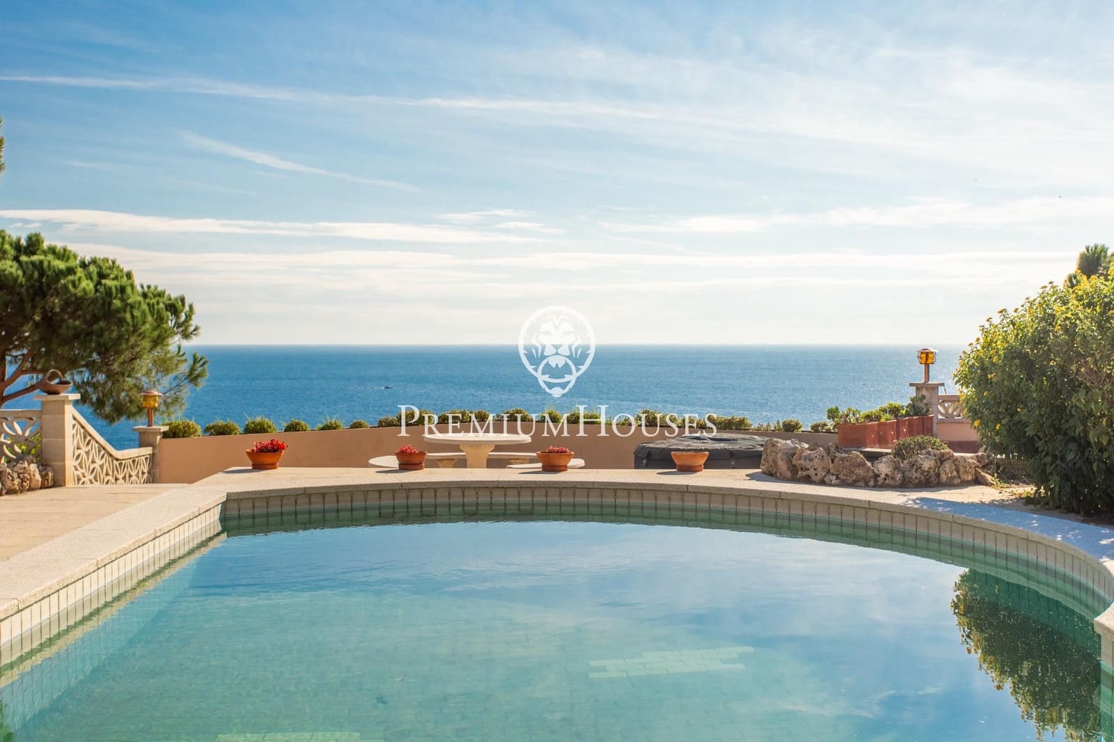 4 bedroom Villa for sale in Lloret de Mar with pool garage - € 1,890,000 (Ref: 9400925)