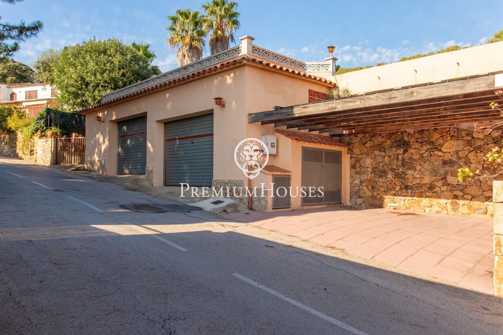 4 bedroom Villa for sale in Lloret de Mar with pool garage - € 1,890,000 (Ref: 9400925)