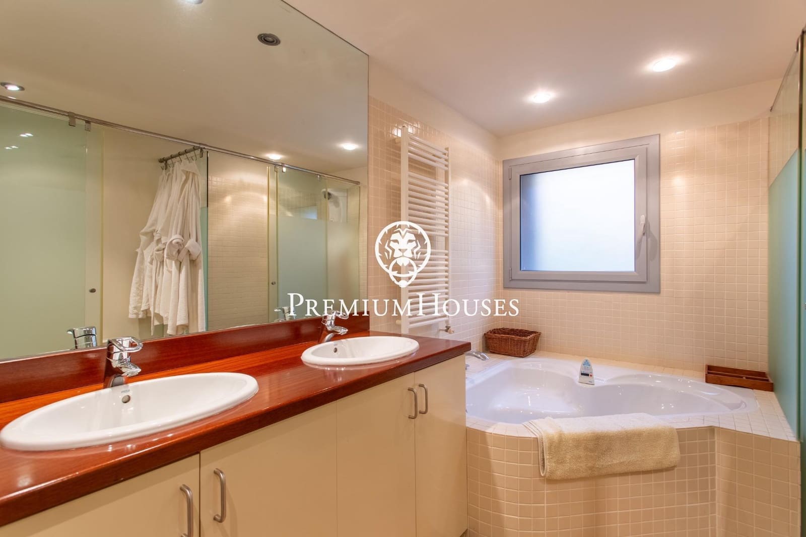 4 bedroom Villa for sale in Cabrera de Mar with pool garage - € 1,350,000 (Ref: 9400926)
