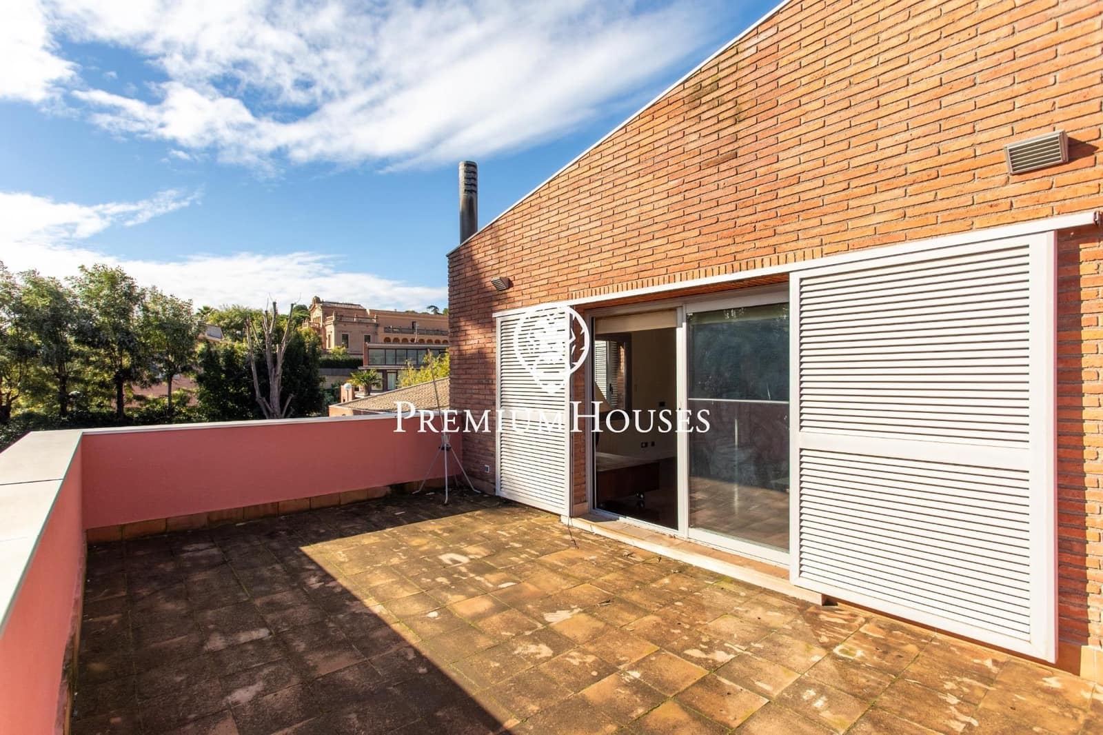 4 bedroom Villa for sale in Cabrera de Mar with pool garage - € 1,350,000 (Ref: 9400926)