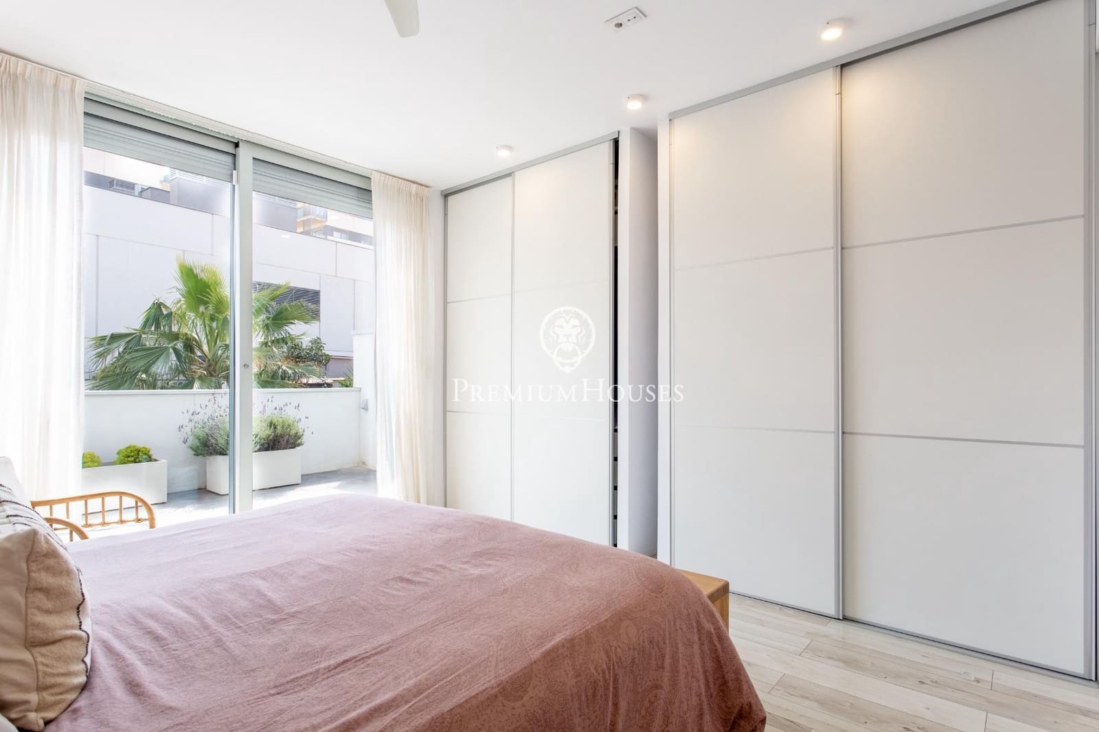 3 bedroom Townhouse for sale in Mataro with garage - € 815,000 (Ref: 9411236)