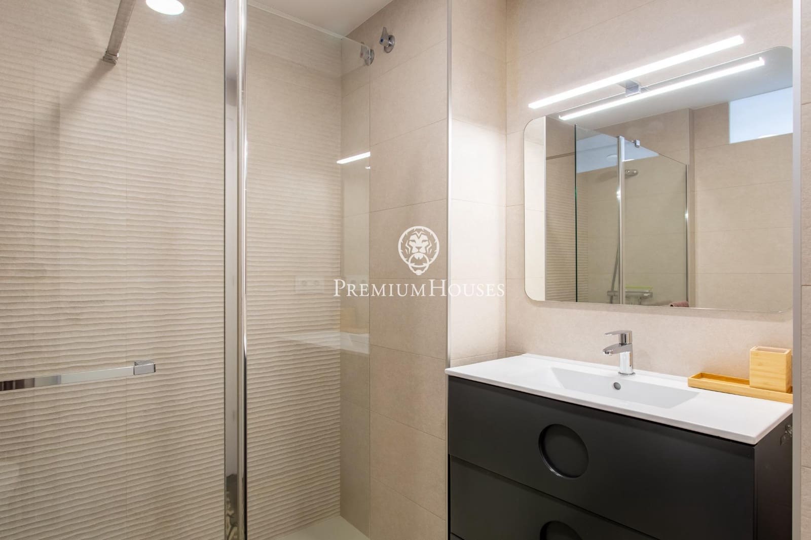 3 bedroom Townhouse for sale in Mataro with garage - € 815,000 (Ref: 9411236)