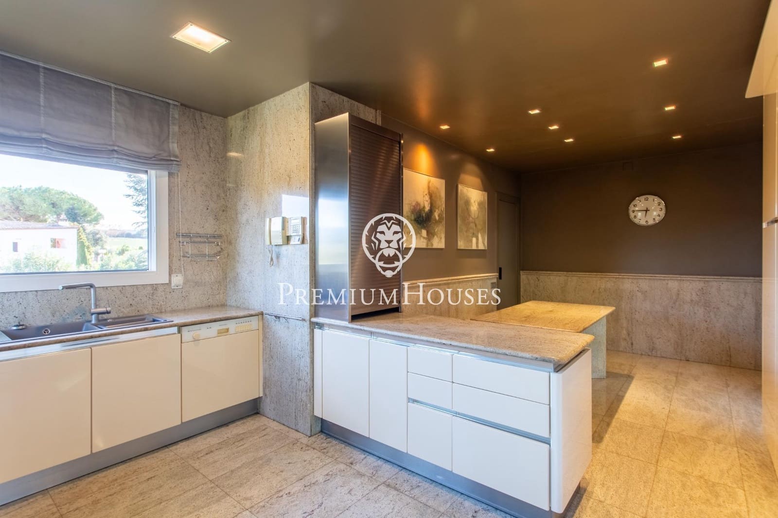 8 slaapkamer Villa te koop in Montornes del Valles met zwembad garage - € 1.200.000 (Ref: 9411237)