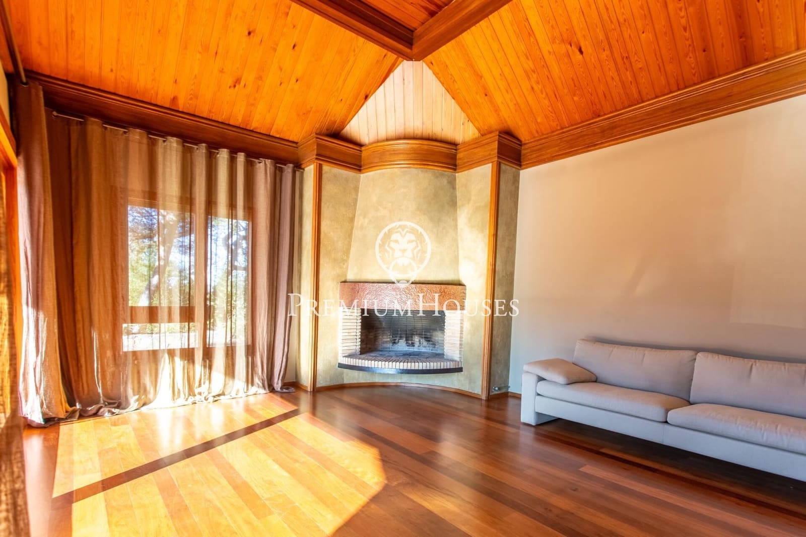 8 slaapkamer Villa te koop in Montornes del Valles met zwembad garage - € 1.200.000 (Ref: 9411237)