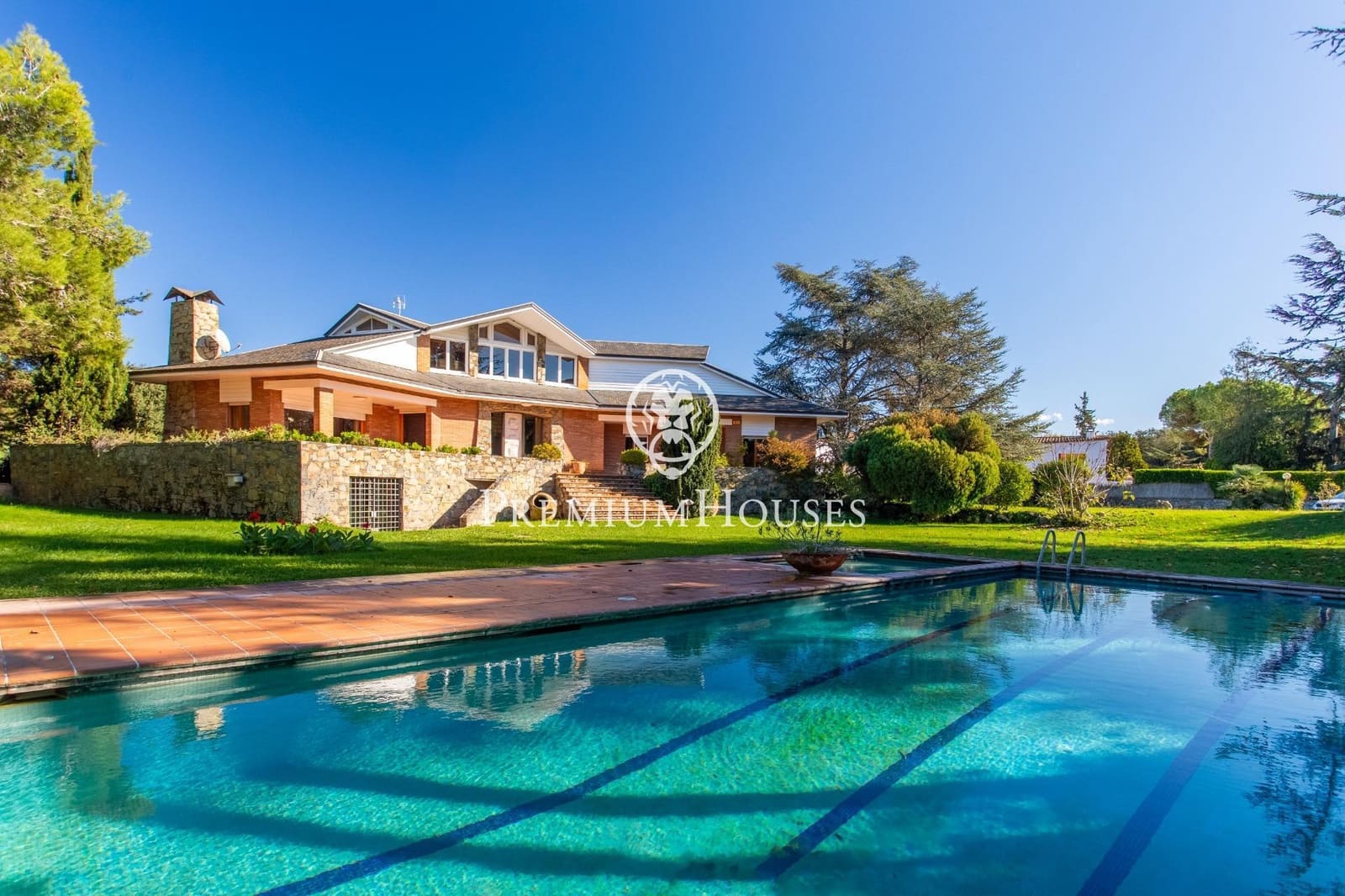 8 slaapkamer Villa te koop in Montornes del Valles met zwembad garage - € 1.200.000 (Ref: 9411237)