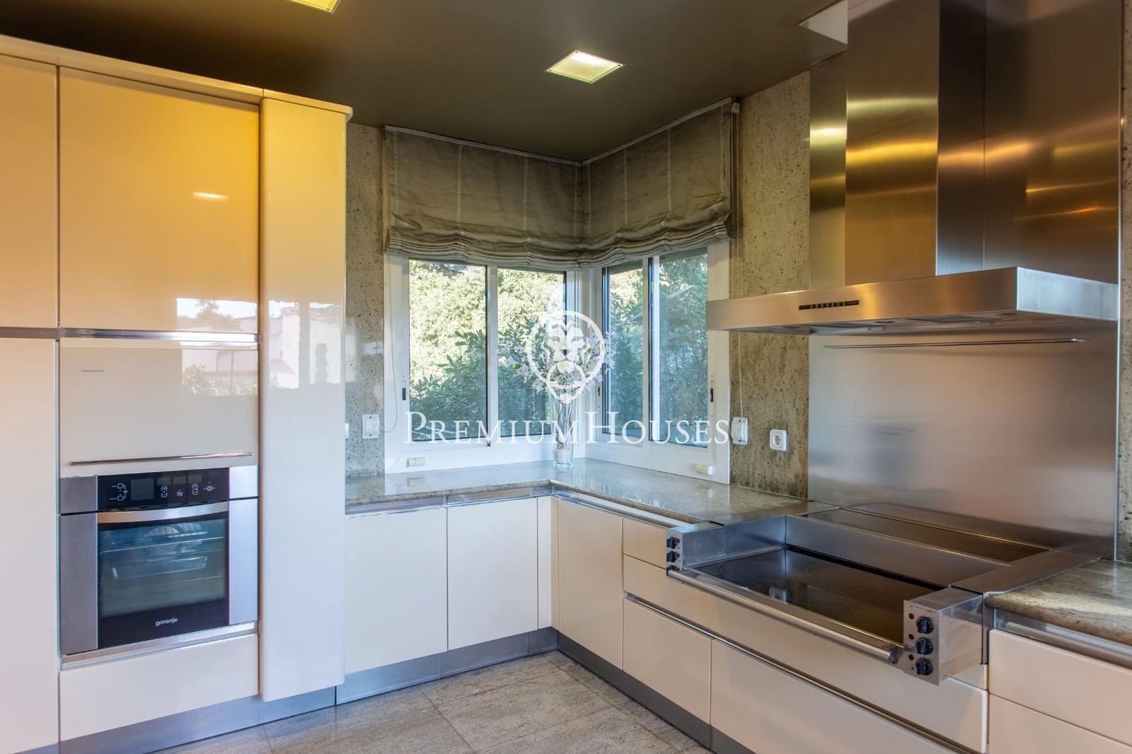 8 slaapkamer Villa te koop in Montornes del Valles met zwembad garage - € 1.200.000 (Ref: 9411237)