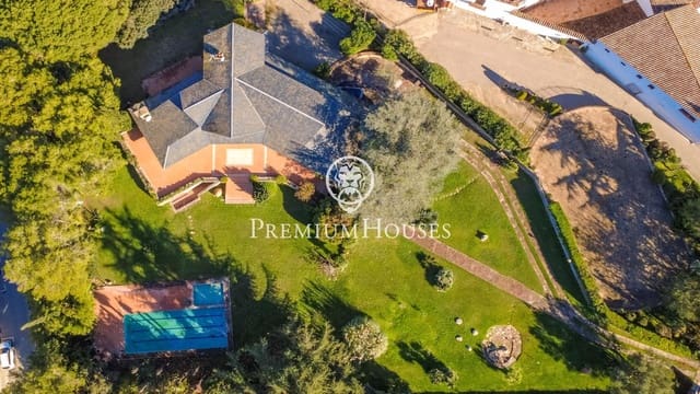 8 slaapkamer Villa te koop in Montornès del Vallès met zwembad garage - € 1.200.000 (Ref: 9411237)