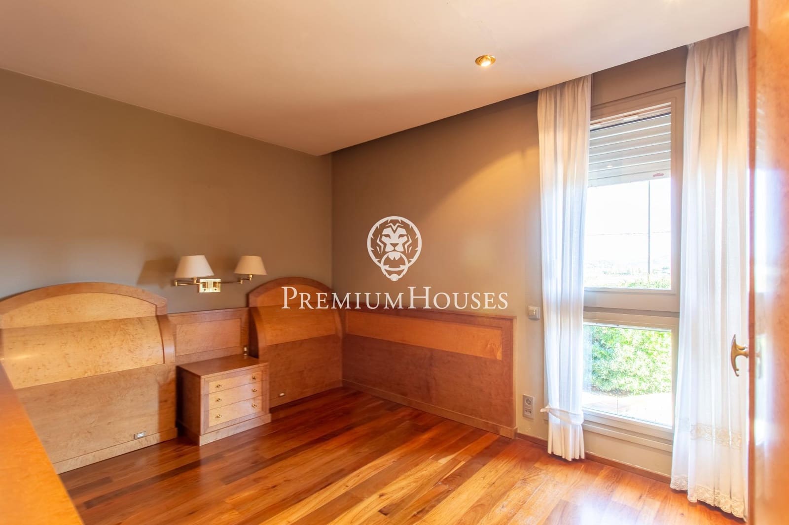 8 slaapkamer Villa te koop in Montornes del Valles met zwembad garage - € 1.200.000 (Ref: 9411237)