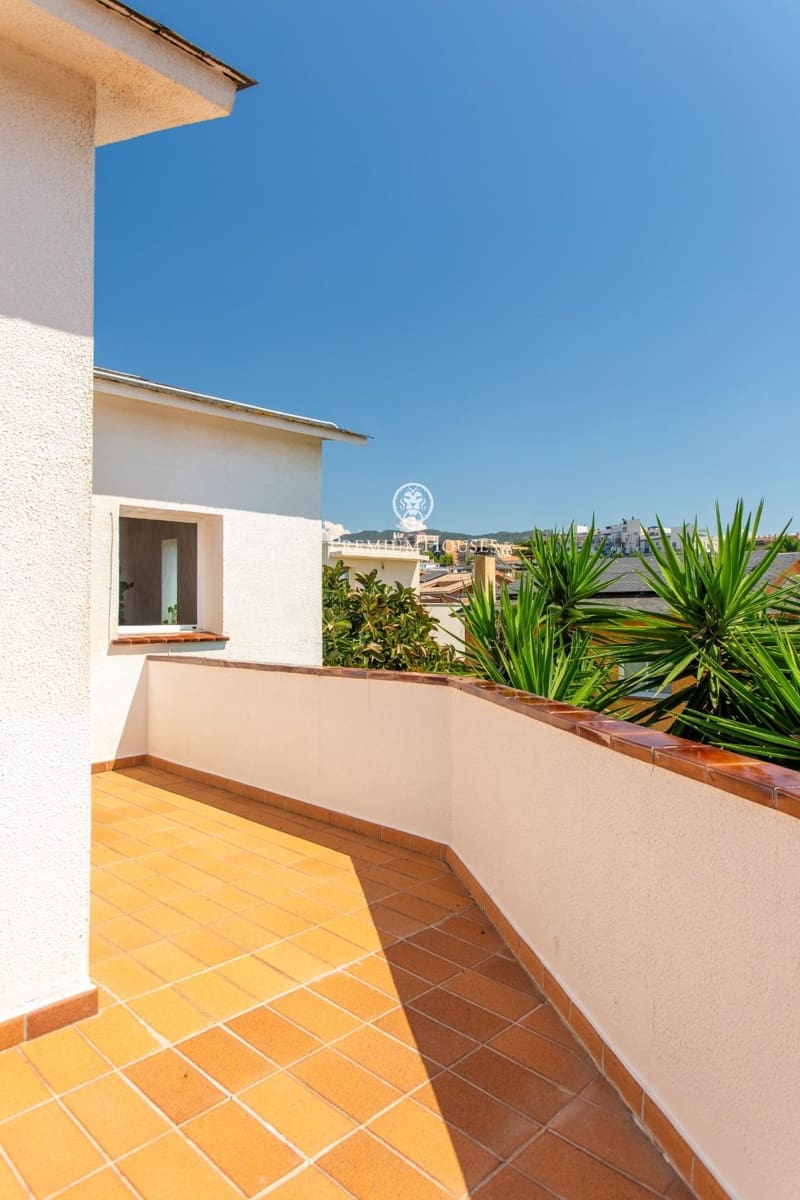 5 soverom Villa til salgs i El Masnou med svømmebasseng garasje - € 1 290 000 (Ref: 9414085)