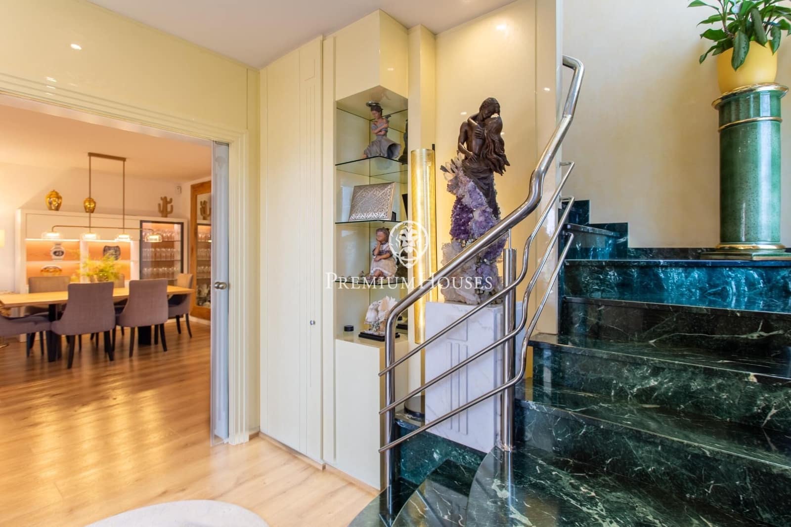 5 soverom Villa til salgs i El Masnou med svømmebasseng garasje - € 1 290 000 (Ref: 9414085)