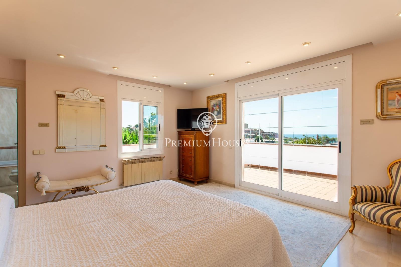 5 soverom Villa til salgs i El Masnou med svømmebasseng garasje - € 1 290 000 (Ref: 9414085)