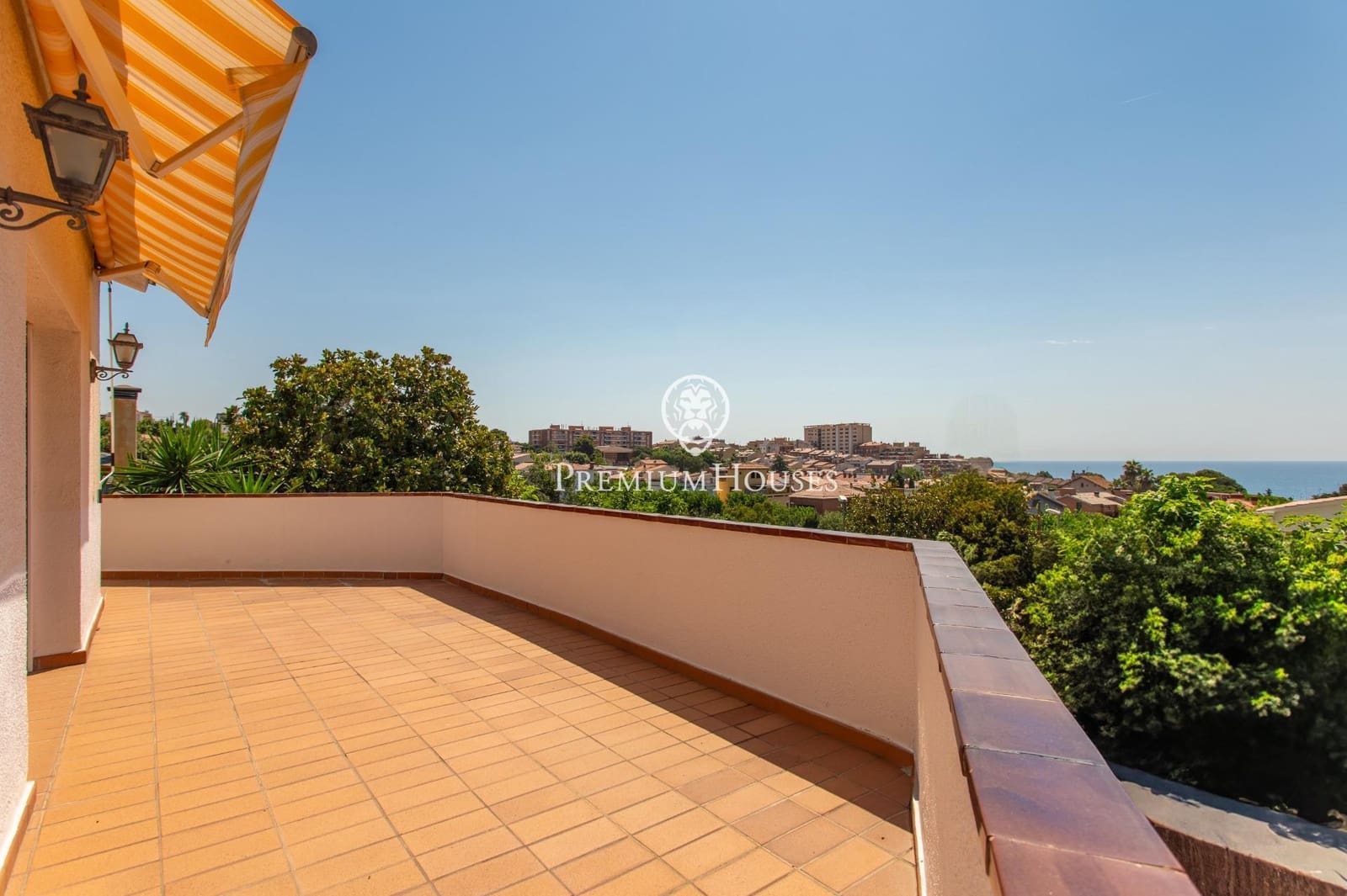 5 soverom Villa til salgs i El Masnou med svømmebasseng garasje - € 1 290 000 (Ref: 9414085)