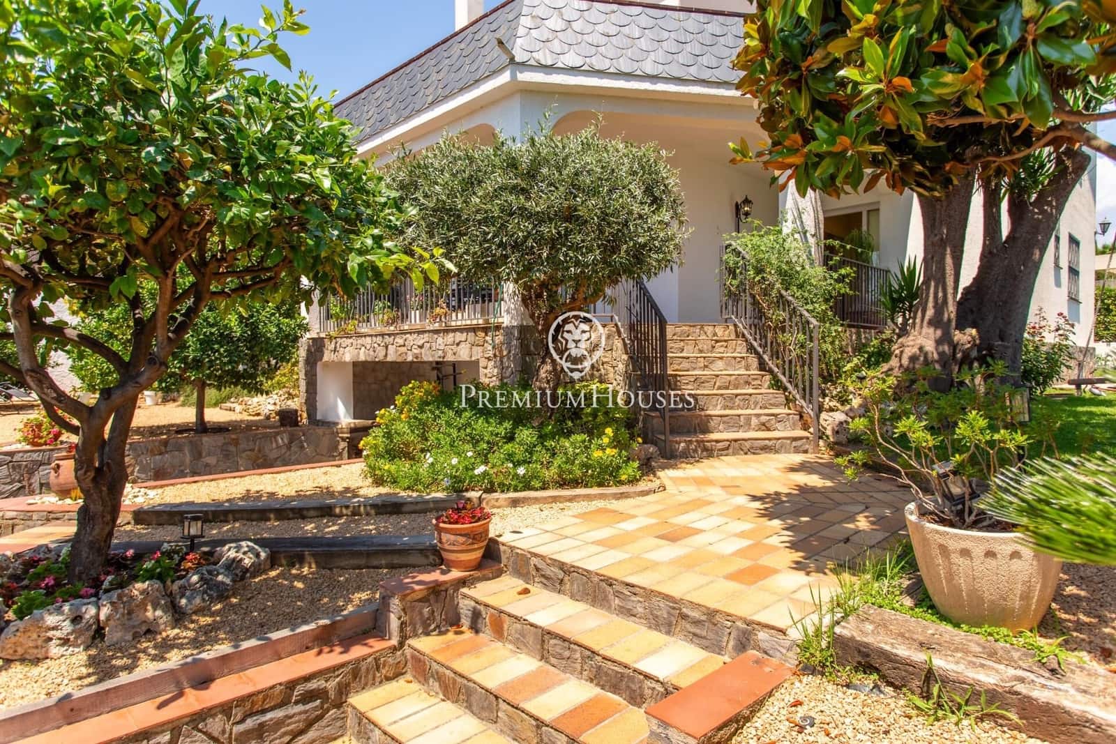 5 soverom Villa til salgs i El Masnou med svømmebasseng garasje - € 1 290 000 (Ref: 9414085)