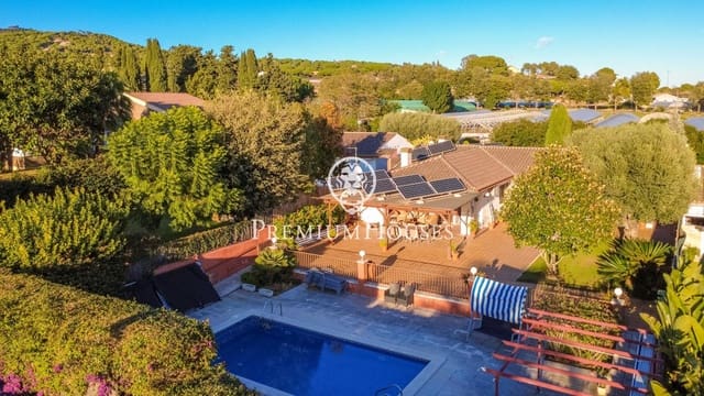 4 bedroom Villa for sale in Cabrera de Mar with pool garage - € 845,000 (Ref: 9419743)