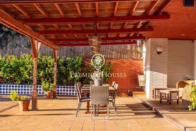 4 bedroom Villa for sale in Cabrera de Mar with pool garage - € 845,000 (Ref: 9419743)