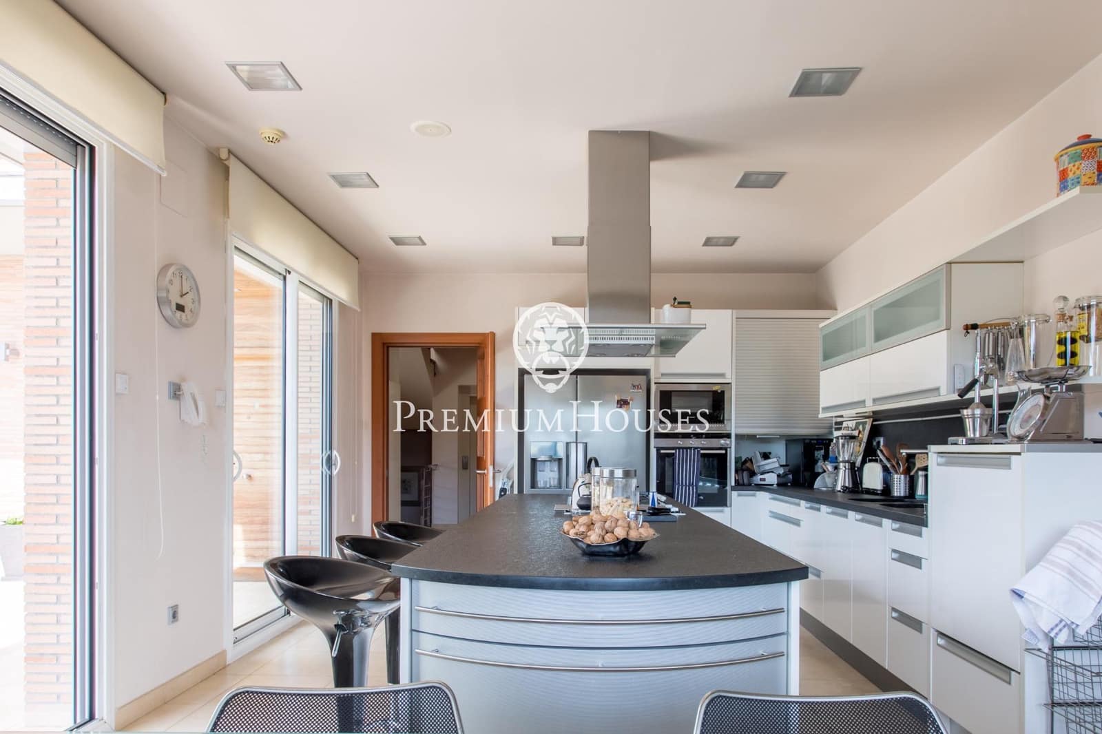 5 soverom Villa til salgs i Vallromanes med svømmebasseng garasje - € 1 900 000 (Ref: 9427204)